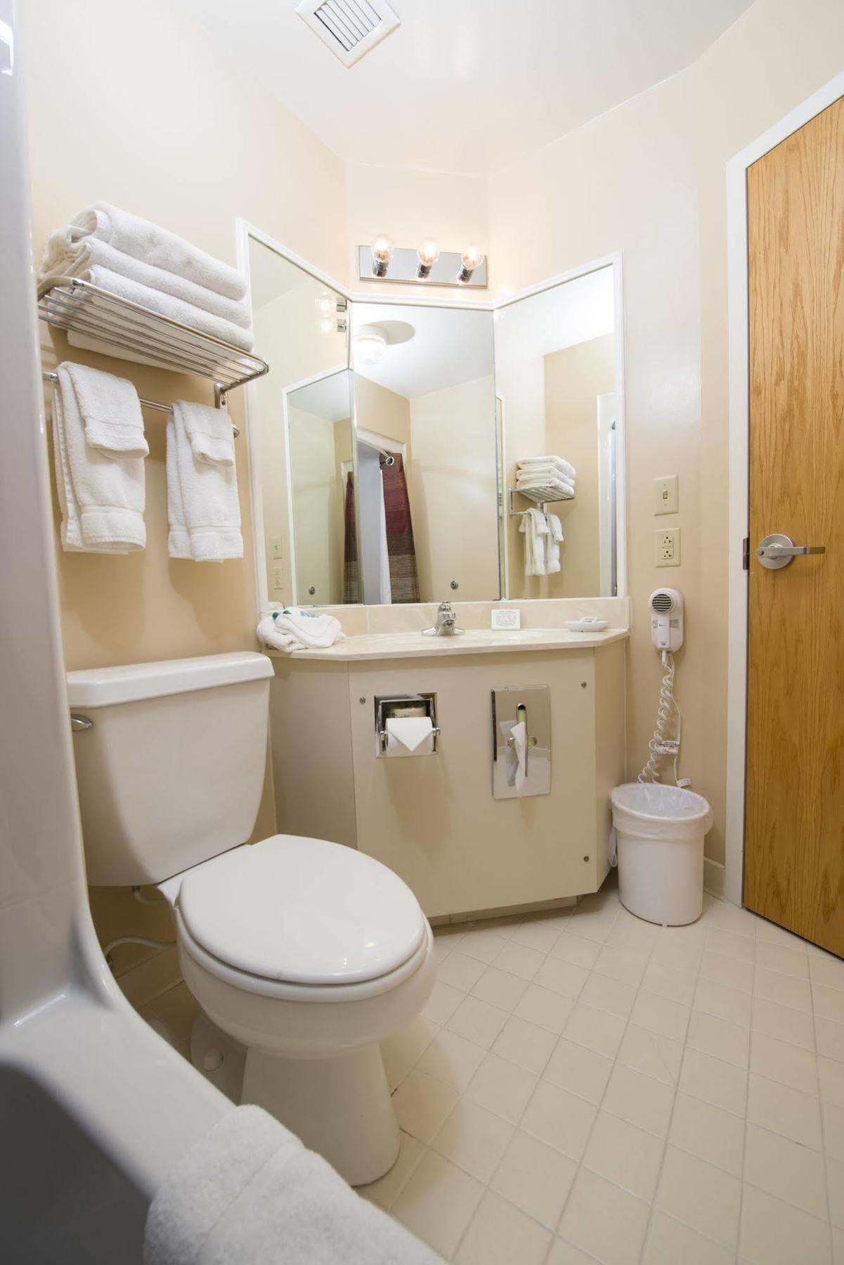 Cumberland Inn Уилямсбърг Екстериор снимка